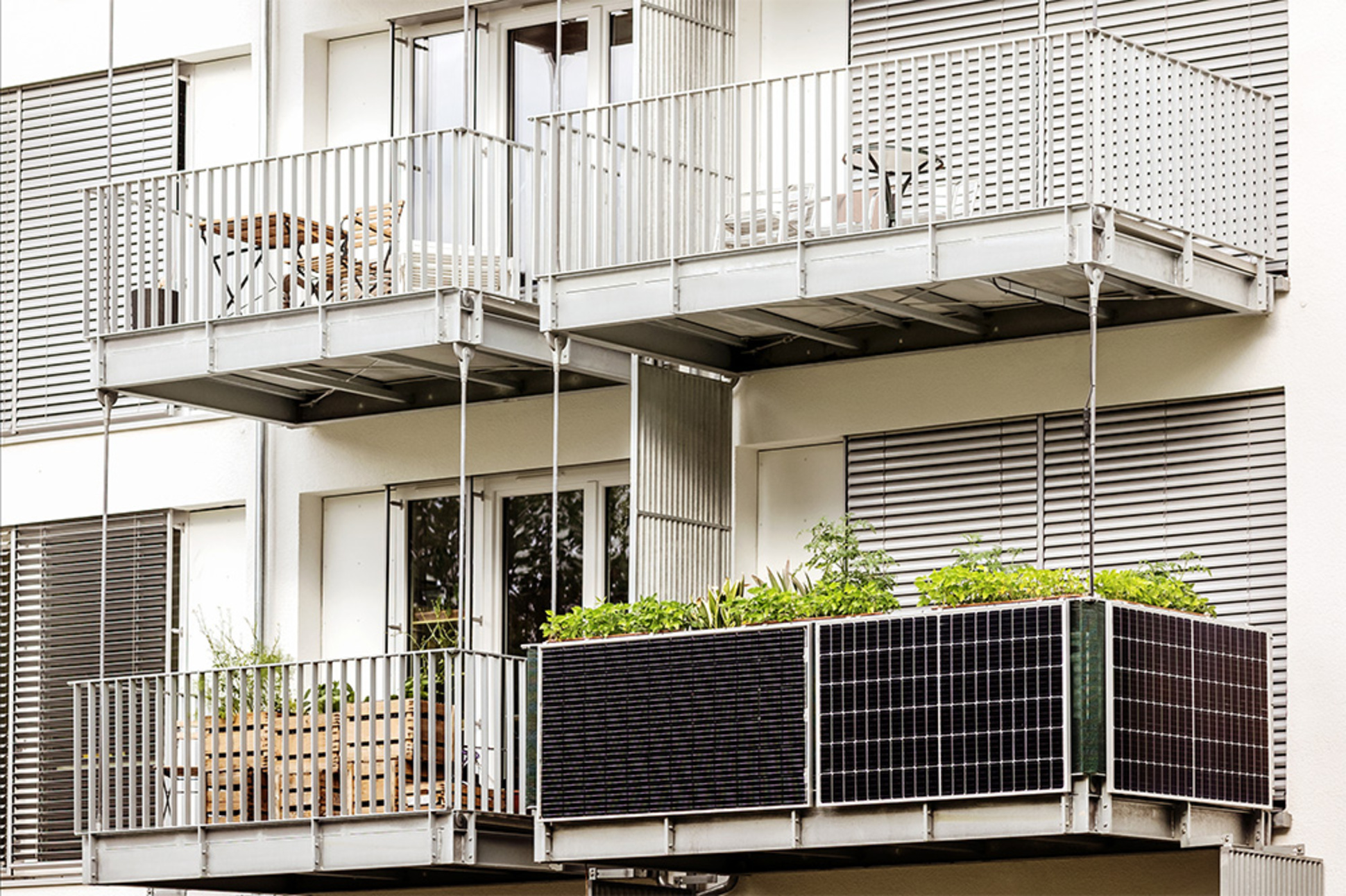 Balkon&shy;kraftwerk bei Joheß Elektrotechnik GmbH & Co. KG in Hemau